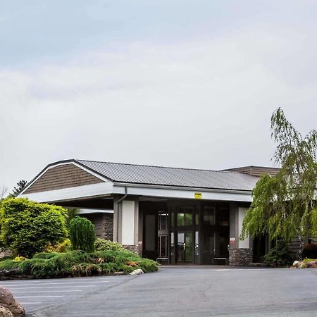 Ramada By Wyndham Rock Hill At Sullivan Center Exteriör bild