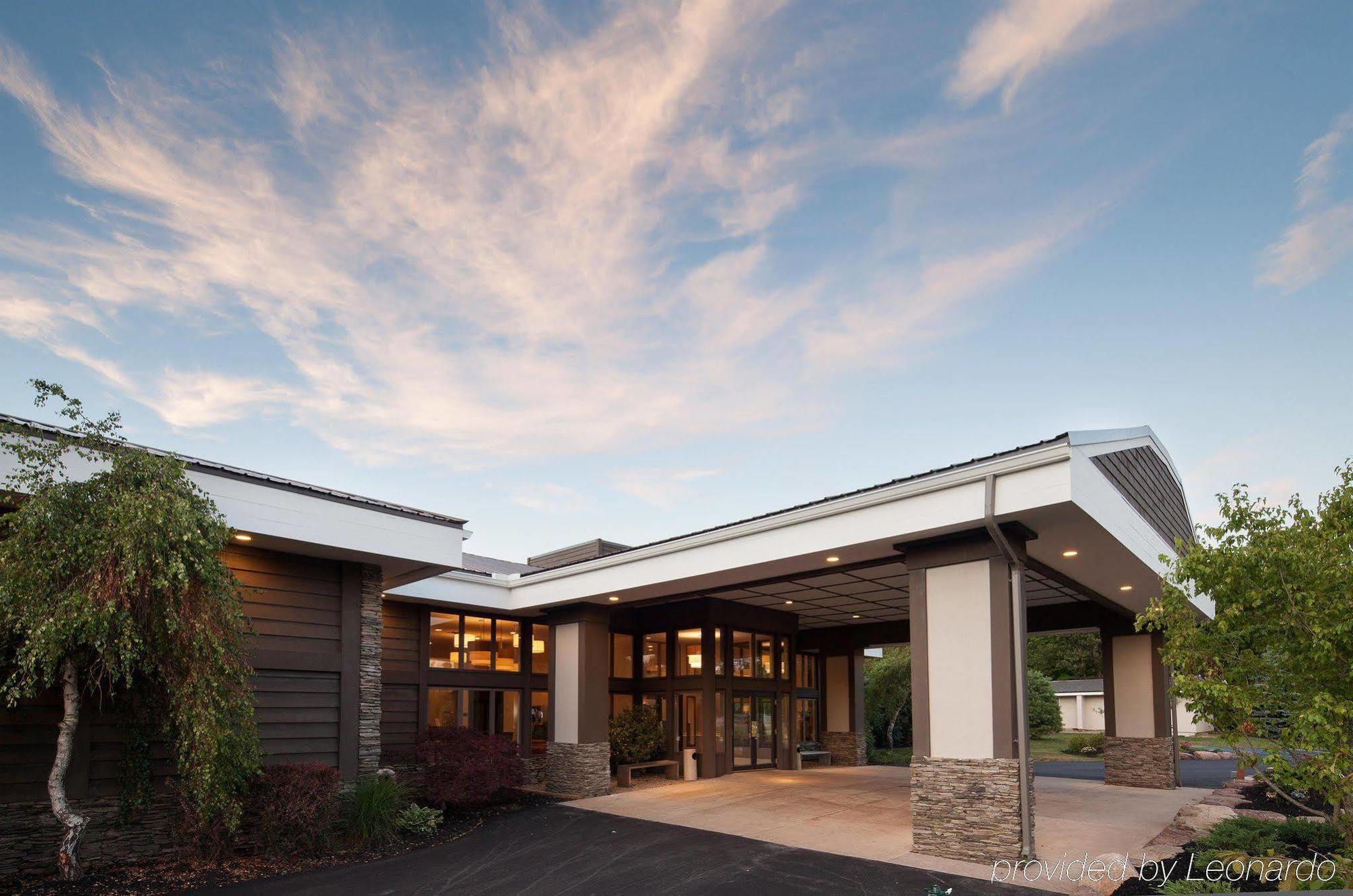 Ramada By Wyndham Rock Hill At Sullivan Center Exteriör bild
