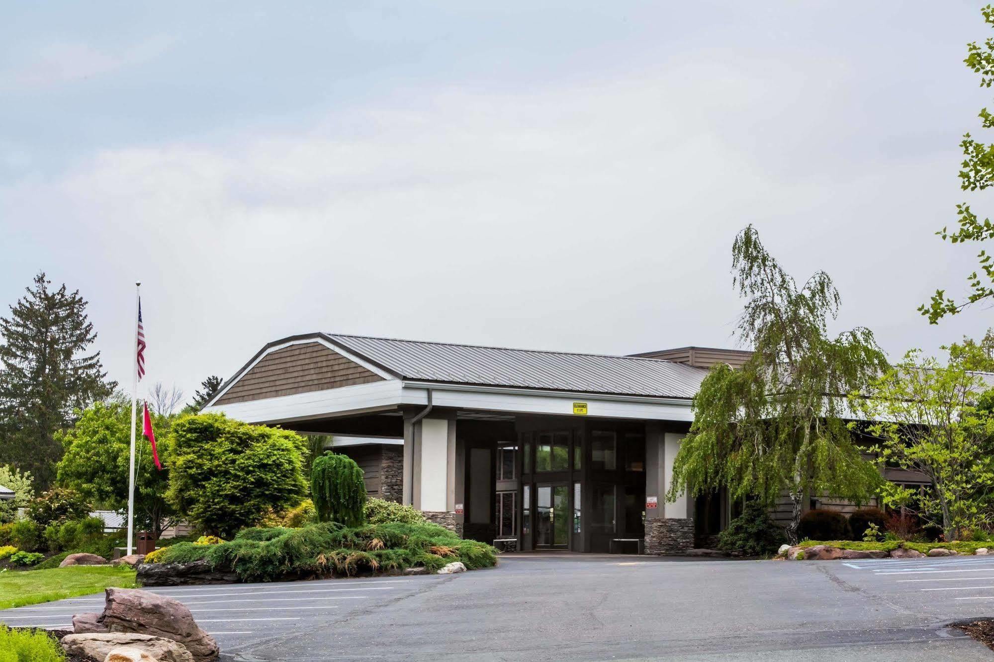 Ramada By Wyndham Rock Hill At Sullivan Center Exteriör bild