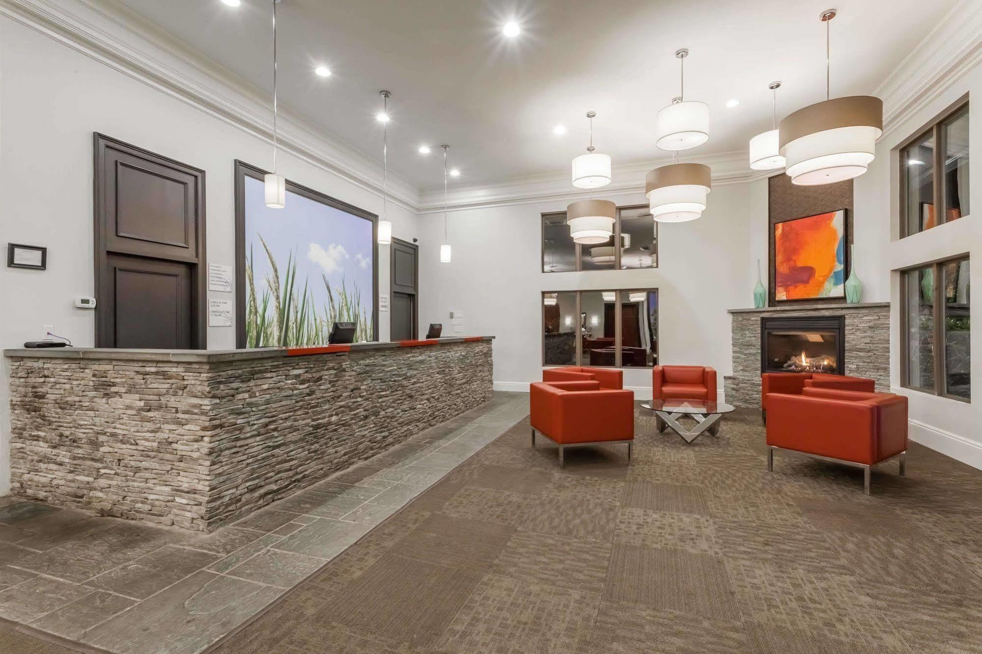 Ramada By Wyndham Rock Hill At Sullivan Center Exteriör bild