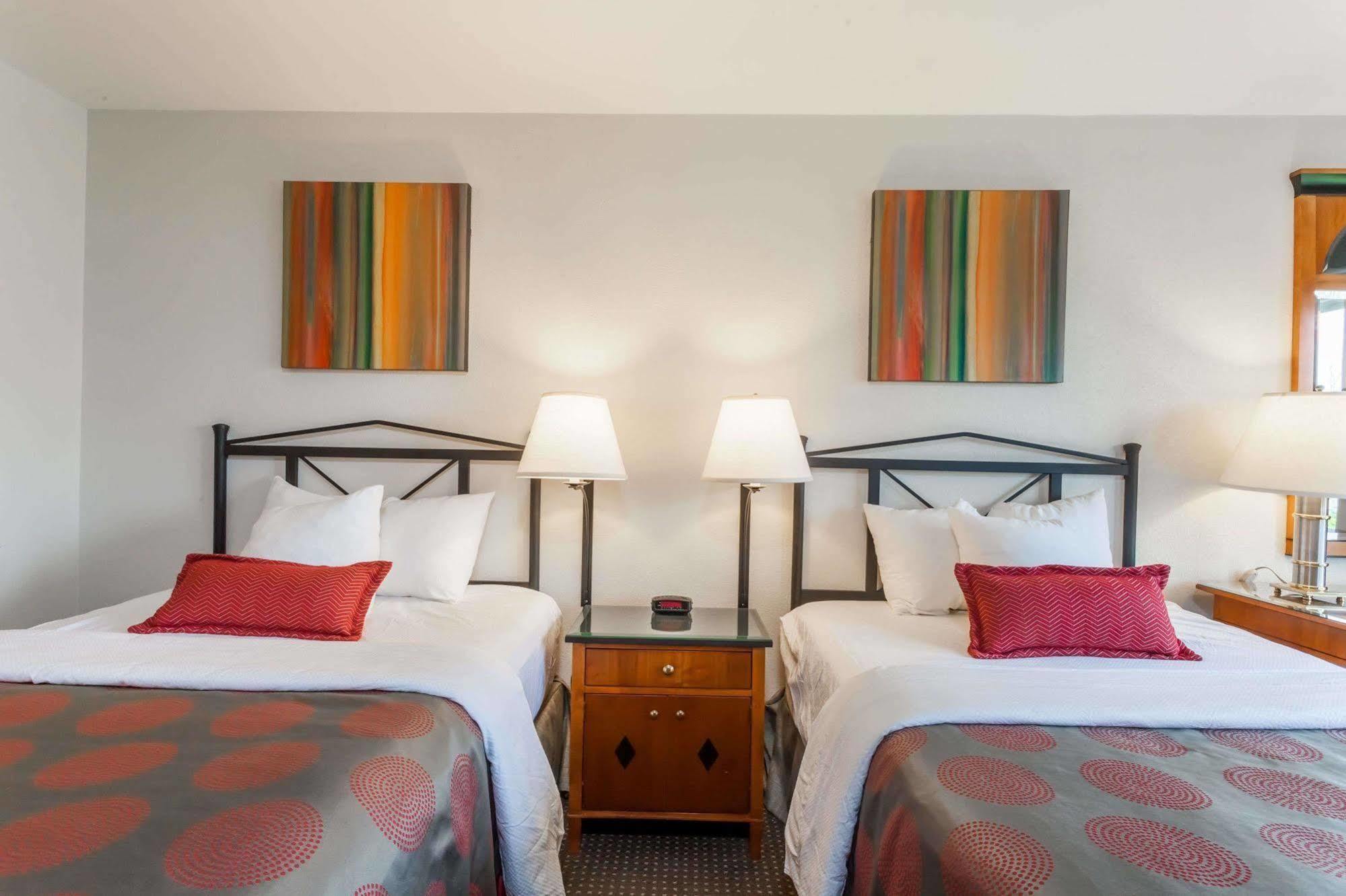 Ramada By Wyndham Rock Hill At Sullivan Center Exteriör bild