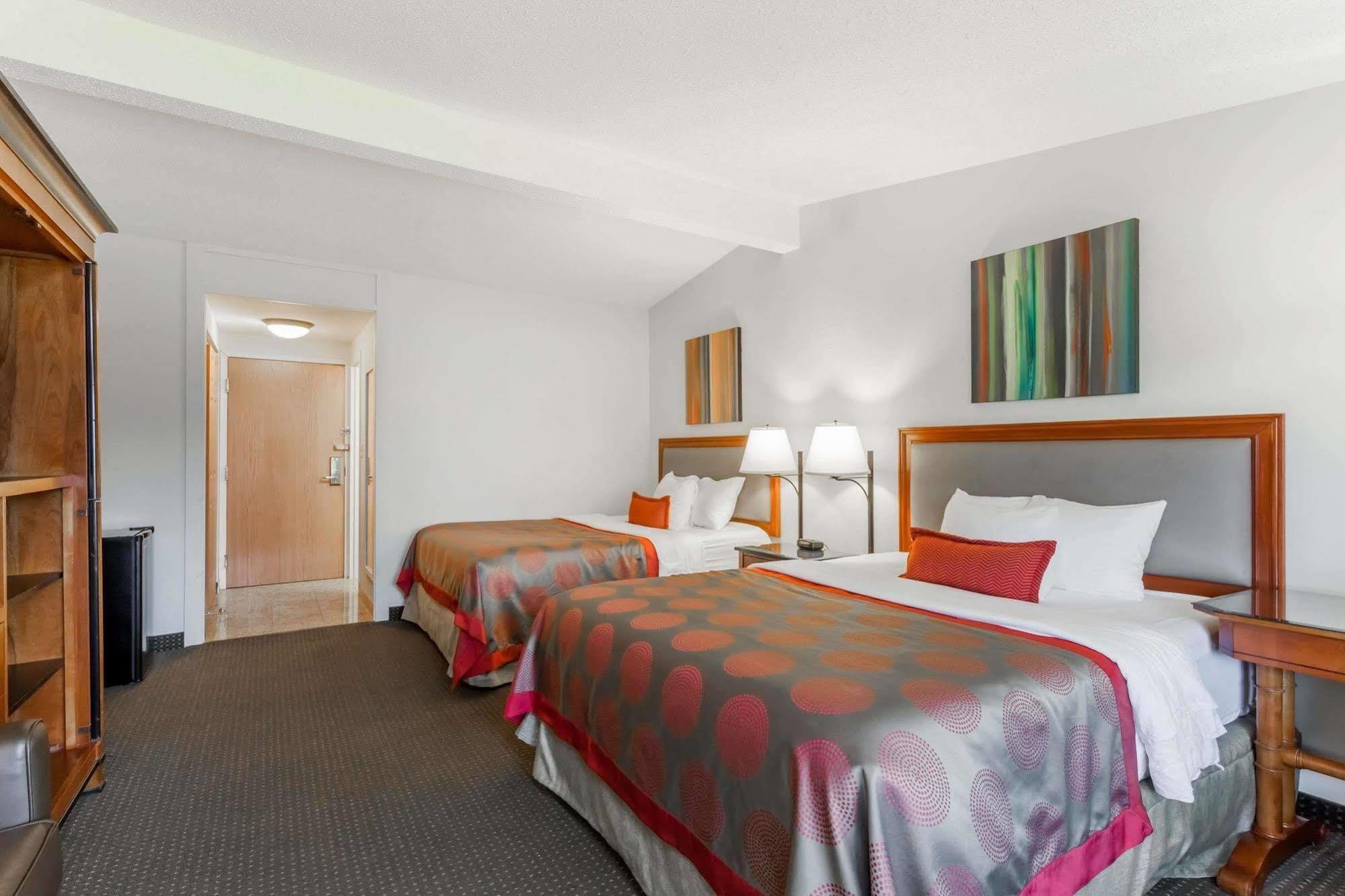 Ramada By Wyndham Rock Hill At Sullivan Center Exteriör bild