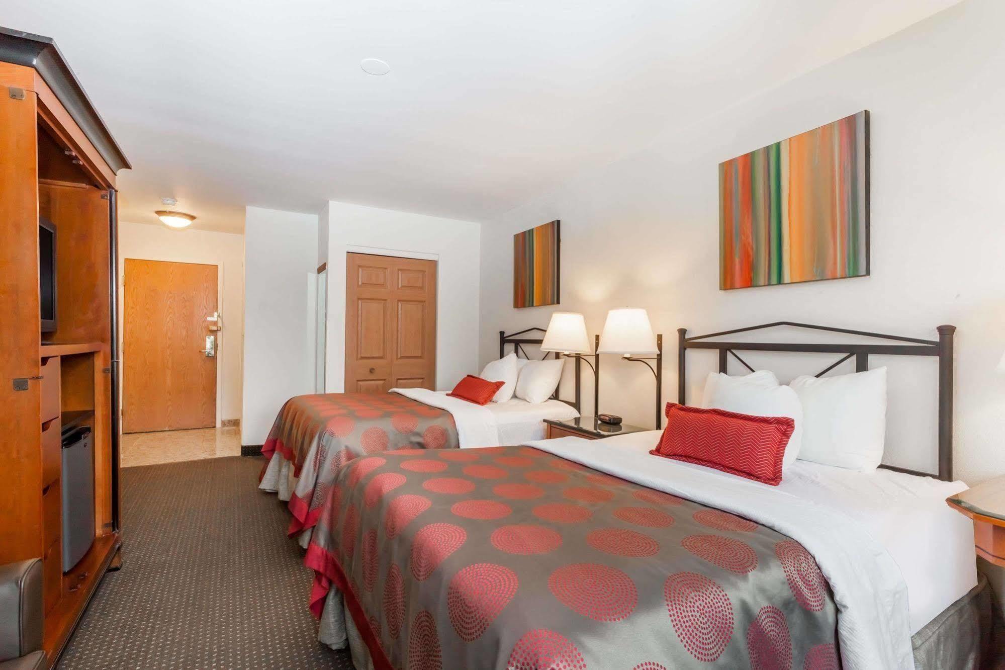 Ramada By Wyndham Rock Hill At Sullivan Center Exteriör bild