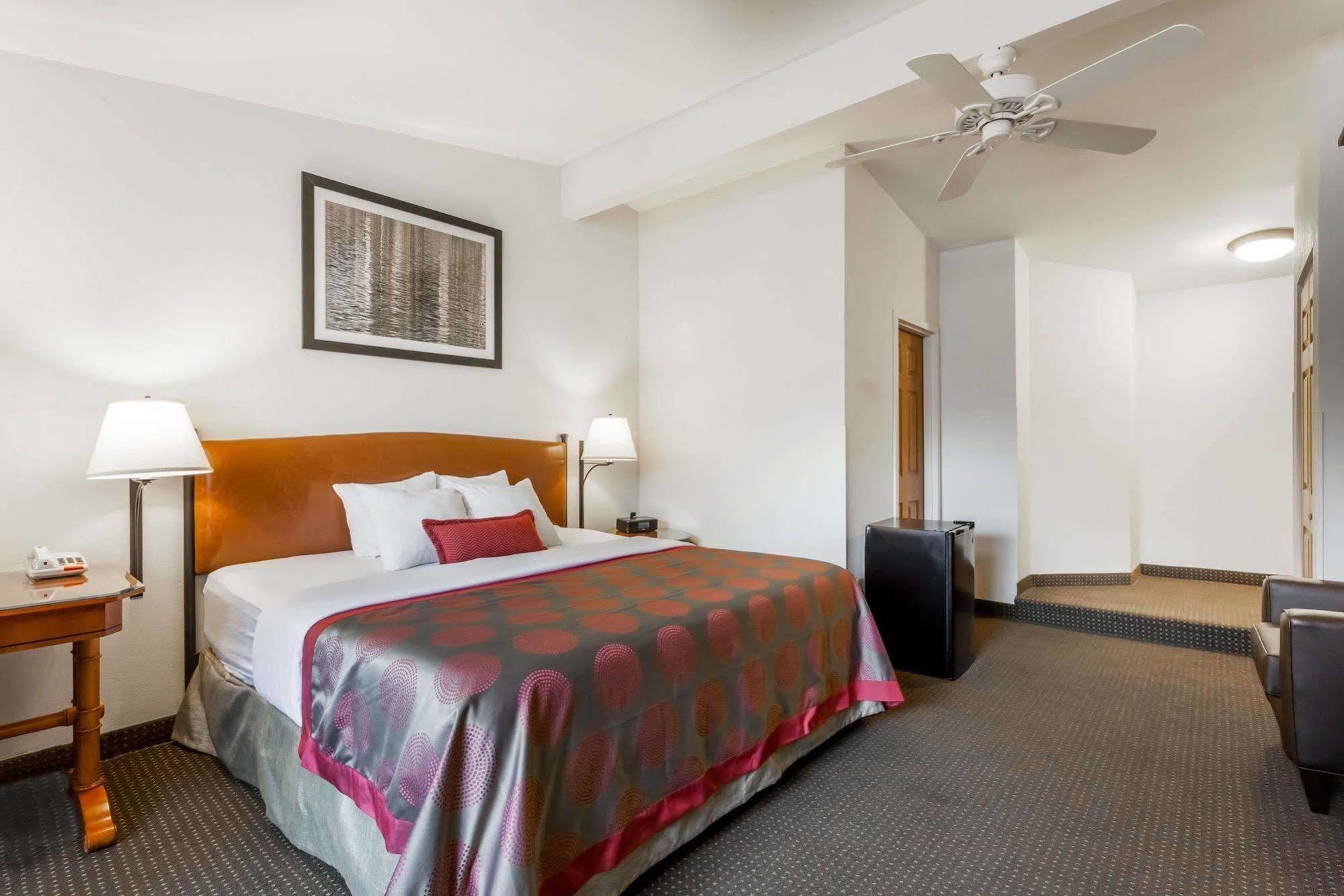 Ramada By Wyndham Rock Hill At Sullivan Center Exteriör bild