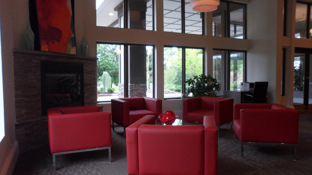 Ramada By Wyndham Rock Hill At Sullivan Center Exteriör bild