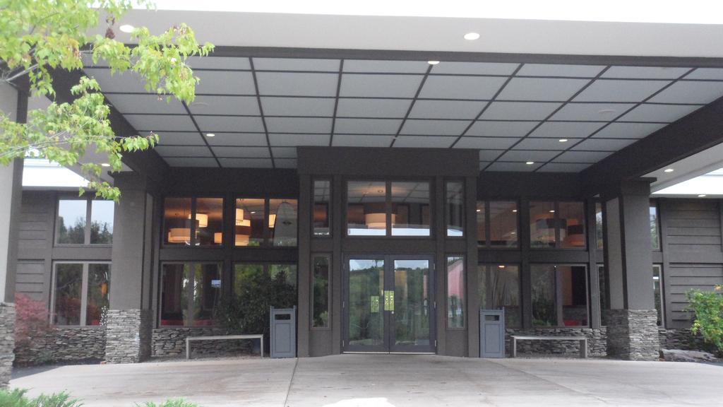 Ramada By Wyndham Rock Hill At Sullivan Center Exteriör bild